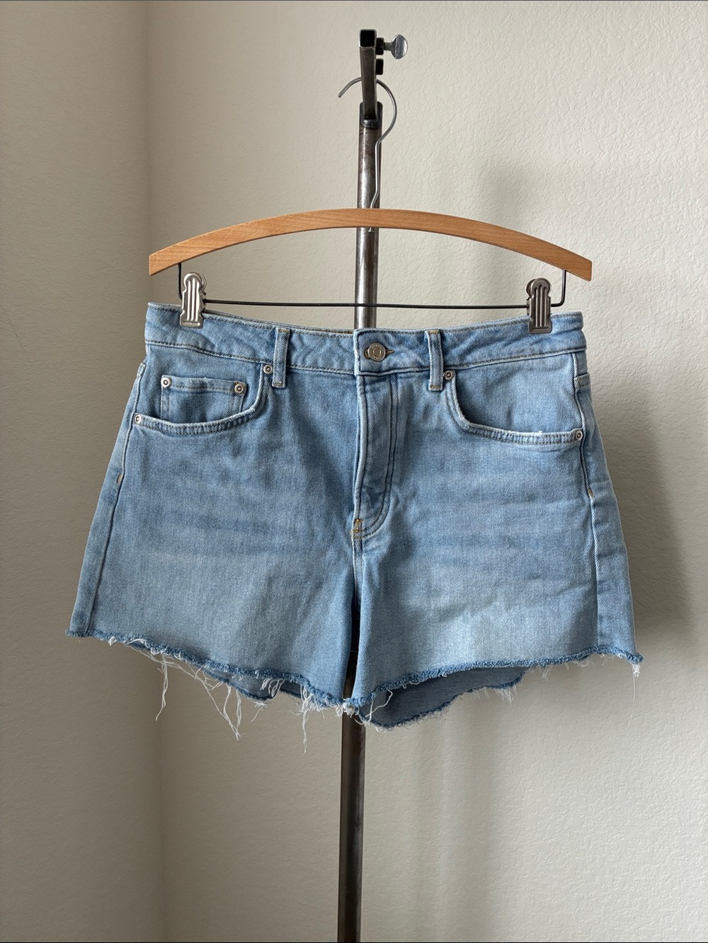 Antonio Melani sz 8 Waist High Rise Light Denim Jean Shorts Button Fly